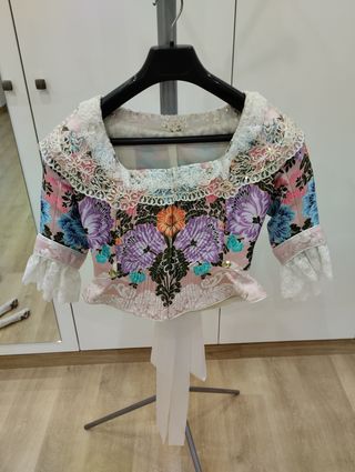 Traje de fallera con dos corpiños y zapatos