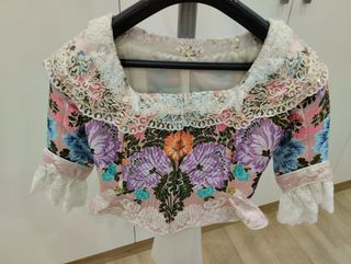 Traje de fallera con dos corpiños y zapatos