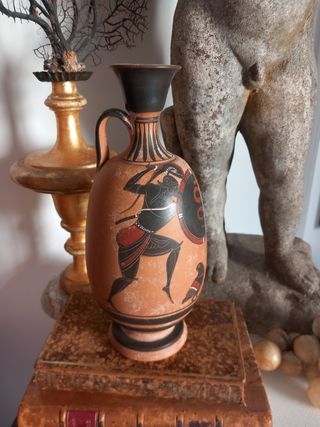 Cerámica griega ánfora. Figuras negras