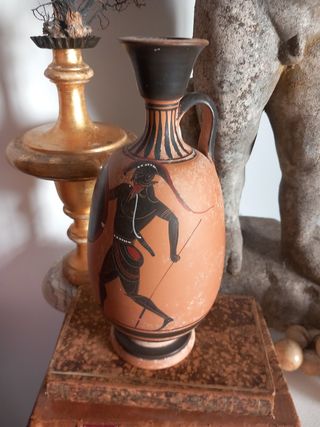 Cerámica griega ánfora. Figuras negras