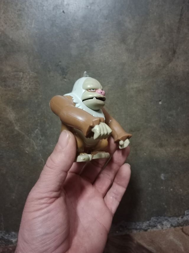 Figura Pokémon Hasbro con movilidad a palanca