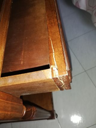 Mesa de madera con cajon