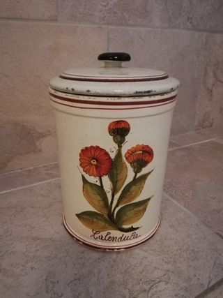 Barattoli fatti a mano