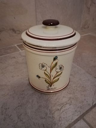 Barattoli fatti a mano