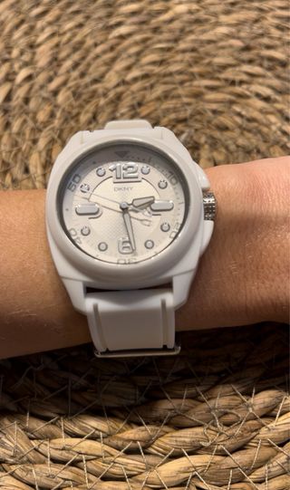 Reloj deportivo unisex DKNY