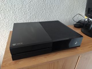 Xbox ONE 500gb.