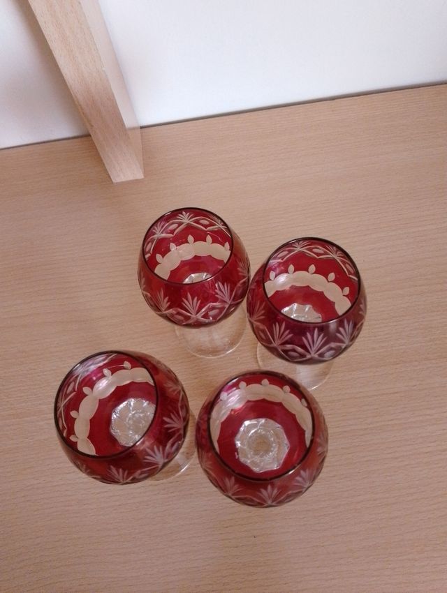 Copas rojas talladas , cristal bohemia 