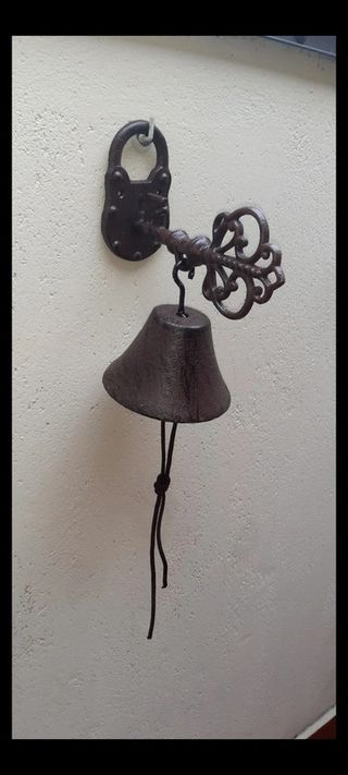 Campana in ghisa con effetto anticato, nuova.