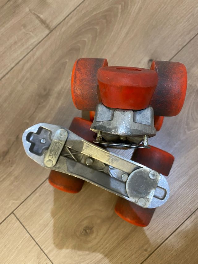 patines de 4 ruedas. Base metálica. Niños