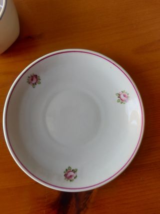 Pareja tazas y platos antiguos