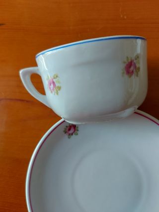 Pareja tazas y platos antiguos