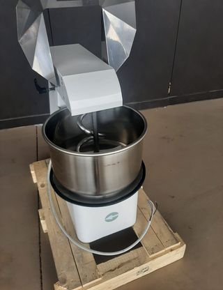 AMASADORA PROFESIONAL, 20 LITROS 17 KG TOTALES