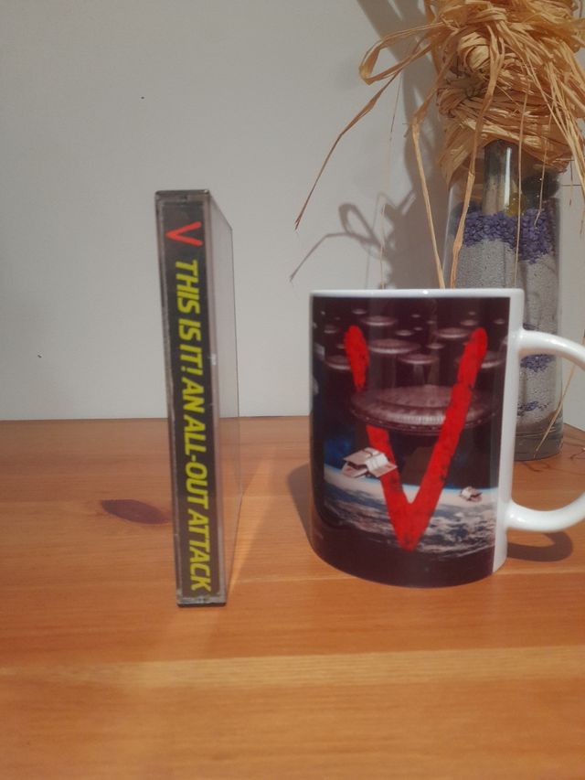 JUEGO" V "ESTAN AQUI !! ZX SPECTRUM (FUNCIONA)