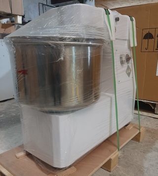 AMASADORA PROFESIONAL DE 30 LITROS