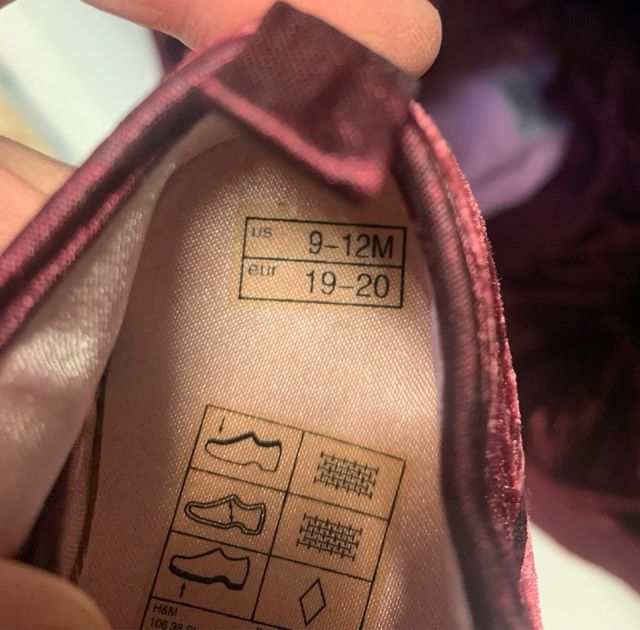 Vestido terciopelo 9-12meses con 2 zapatos y gorro