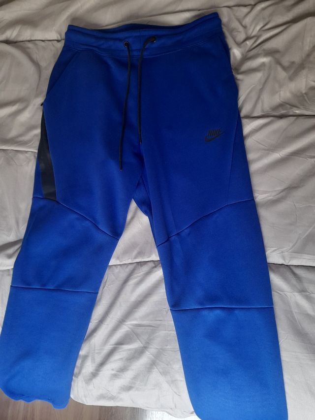 Pantalón tech azul.