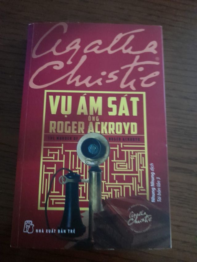 Libro Vụ Ám Sát Ông Roger Ackroyd in lingua vietna