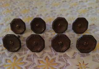 16 pomelli in ottone anni 70 a € 90.