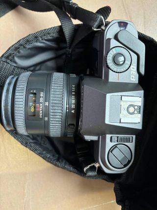Camara Pentax P30t con funda objetivo y flash