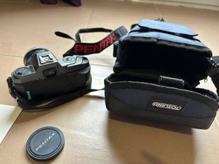 Camara Pentax P30t con funda objetivo y flash