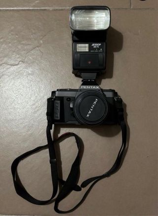Camara Pentax P30t con funda objetivo y flash