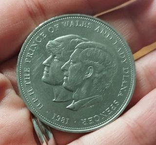 Moneta commemorativa famiglia reale inglese 1981