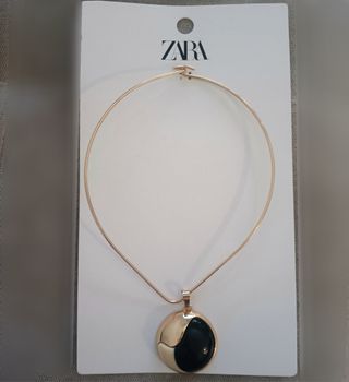 Collar dorado de ZARA