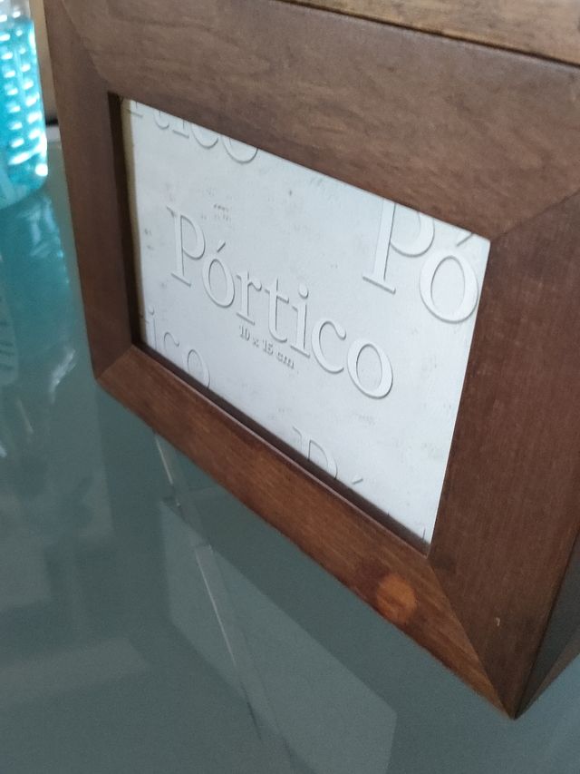 Álbum de fotos en caja de madera