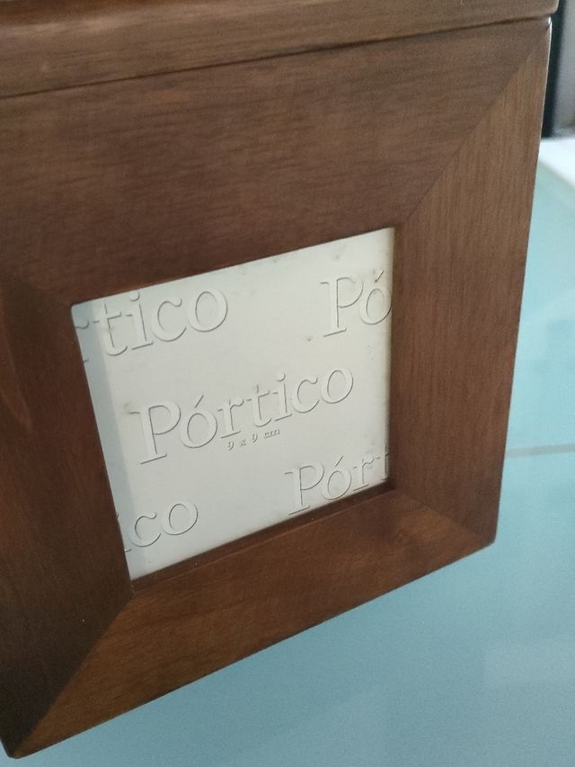 Álbum de fotos en caja de madera