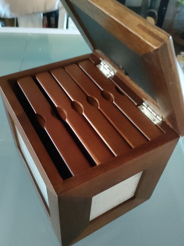 Álbum de fotos en caja de madera