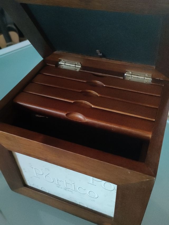 Álbum de fotos en caja de madera