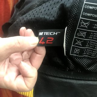 Mono de cuero de moto