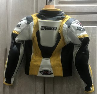 Mono de cuero de moto
