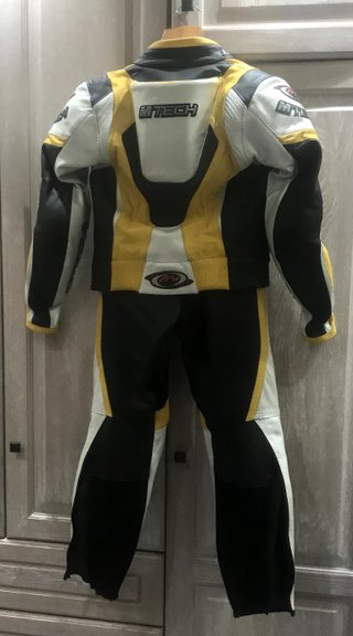 Mono de cuero de moto