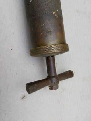 Antico ingrassatore in ottone
