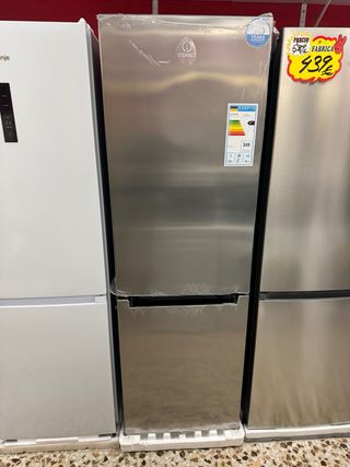 OFERTA, NEVERA COMBI INDESIT ( A+++ ) 425€