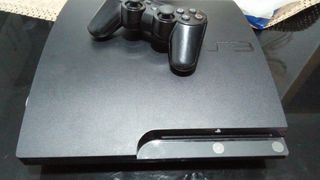 PS3 con mando y cables