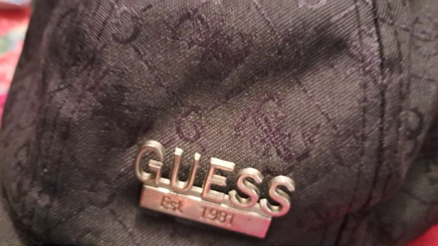 Ideal Gorra negra Guess