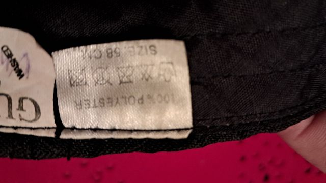 Ideal Gorra negra Guess