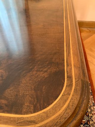 Mesa de salón clásica