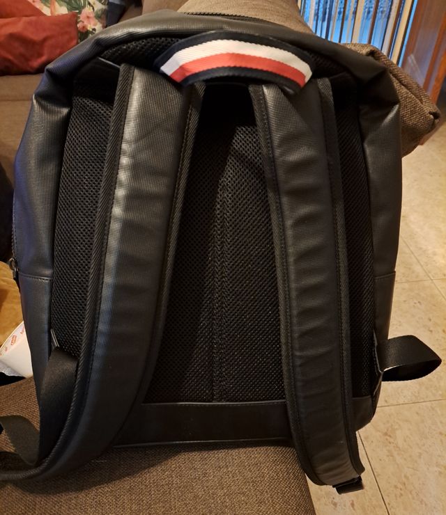 Mochila negra Tommy Hilfiger