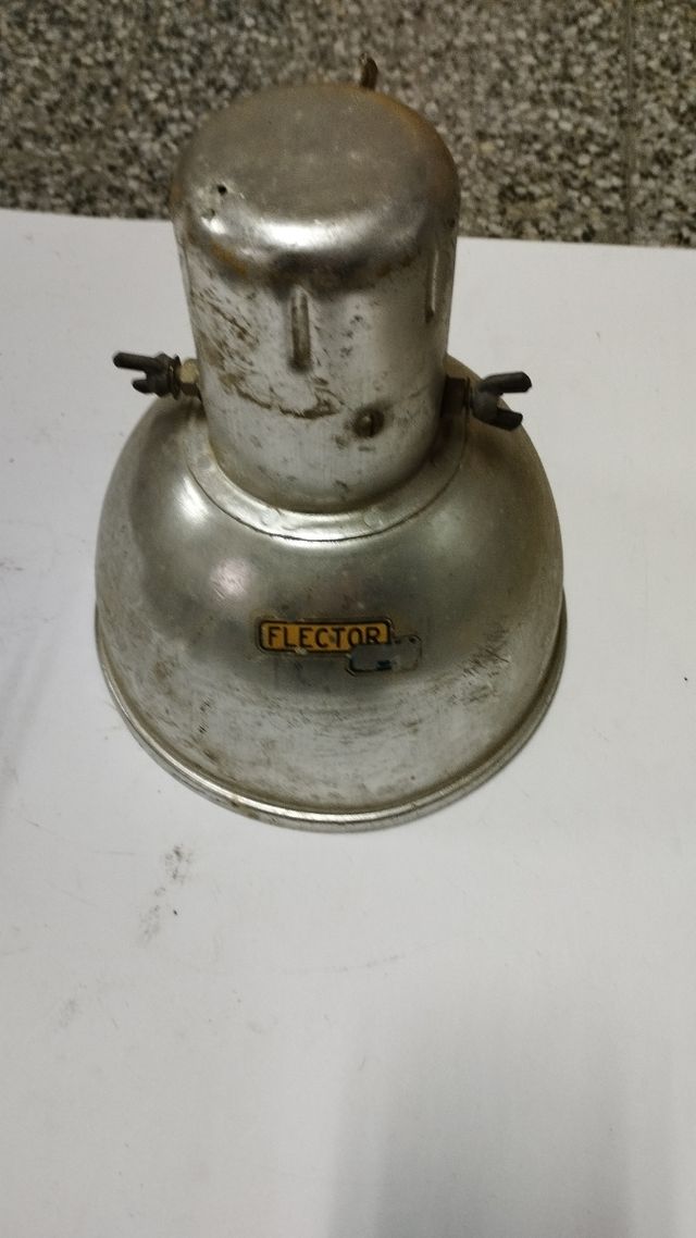 Lámpara industrial flector antigua