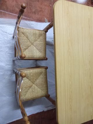 Mesa madera cocina/salón y 4 sillas