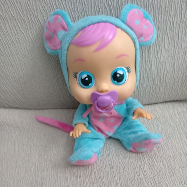 Bebé llorón grande, habla, ríe, llora de verdad