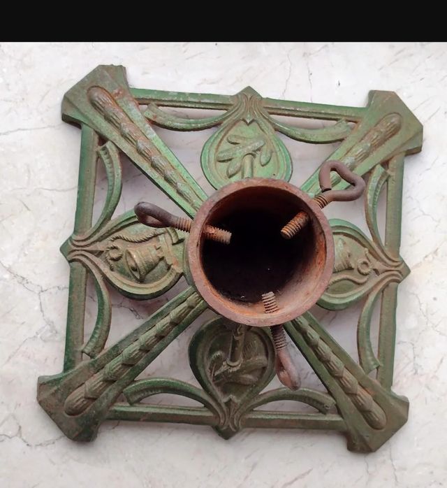 Antigua base árbol de Navidad