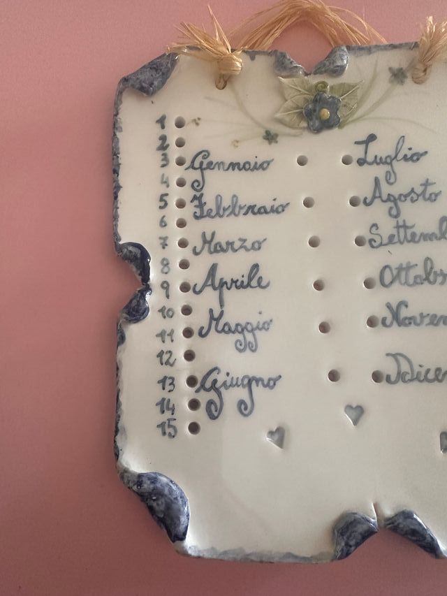 Calendario de pared de cerámica hecho a mano