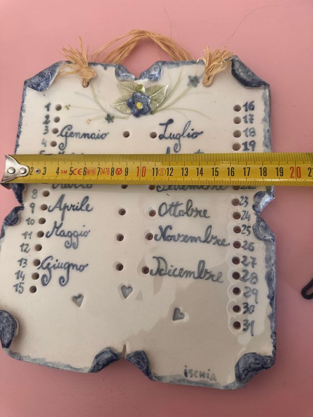 Calendario de pared de cerámica hecho a mano
