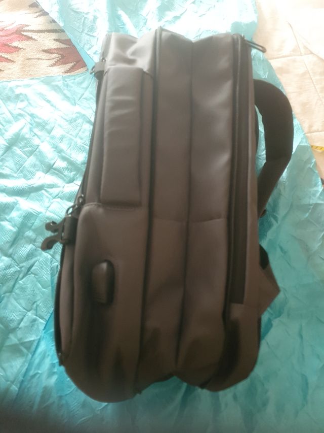 Mochila de viaje con usb extensible