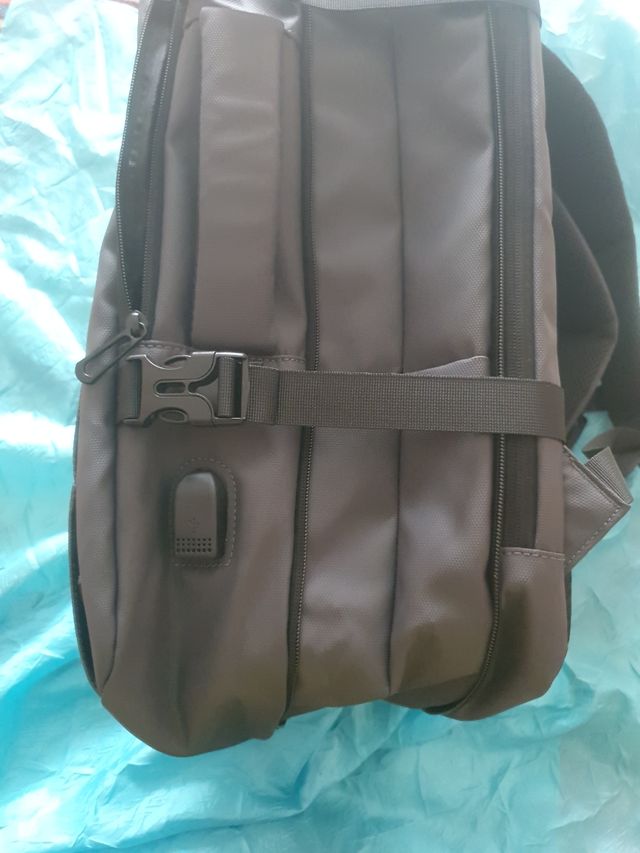 Mochila de viaje con usb extensible