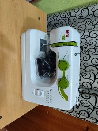 Maquina de coser Alfa mod 525